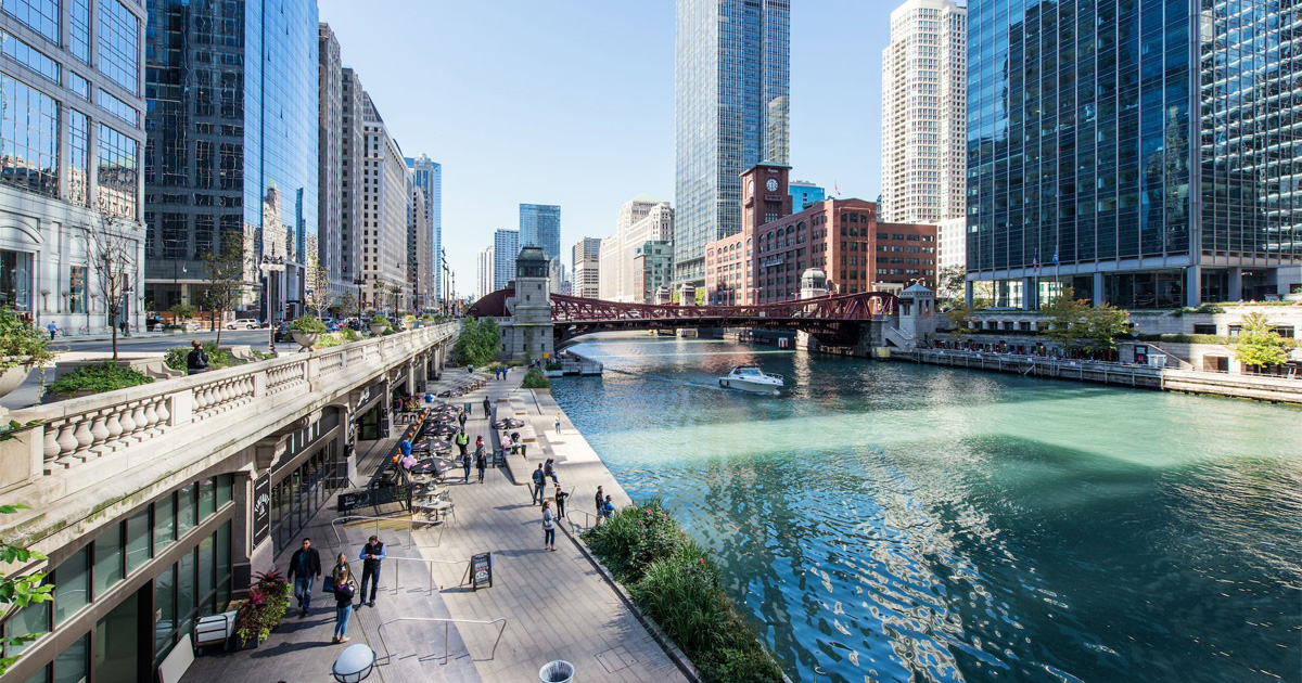 Explore the Chicago Riverwalk